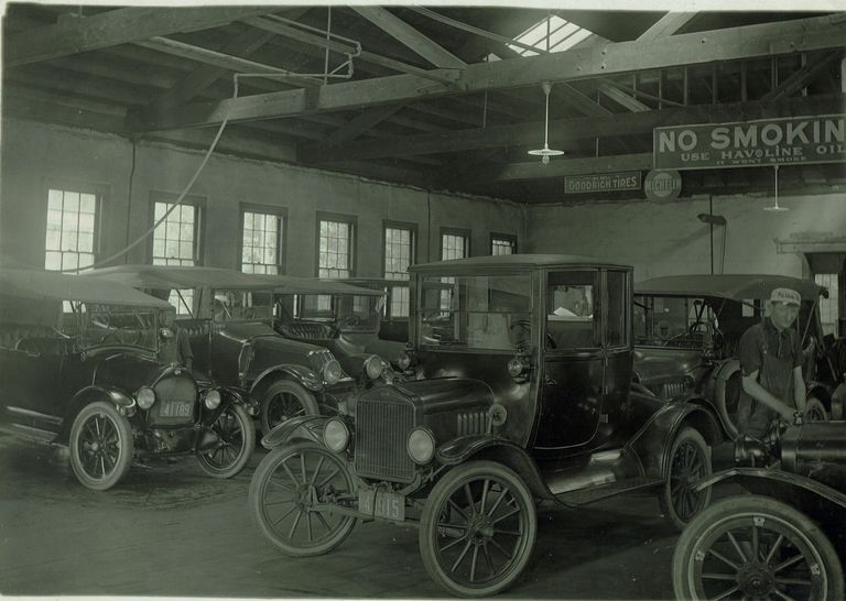          Ford Dealership Garage picture number 1
   