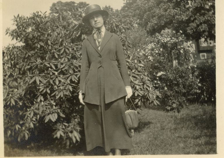          Bosworth: Bessie Bosworth Outside picture number 1
   