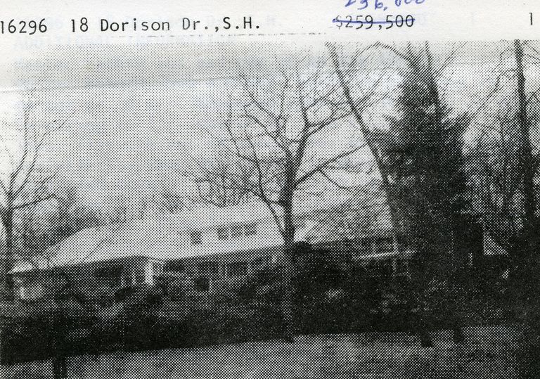          18 Dorison Drive, Short Hills picture number 1
   