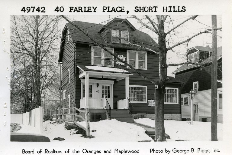          40 Farley Place, Short Hills picture number 1
   