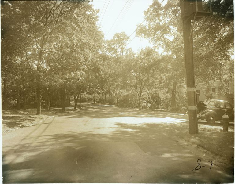          Hobart Avenue at Lakeview Avenue, 1939 picture number 1
   