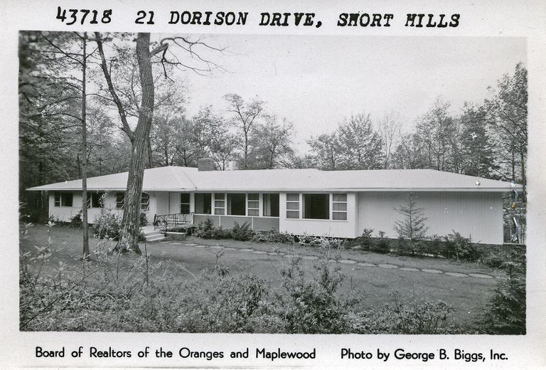          21 Dorison Drive, Short Hills picture number 1
   