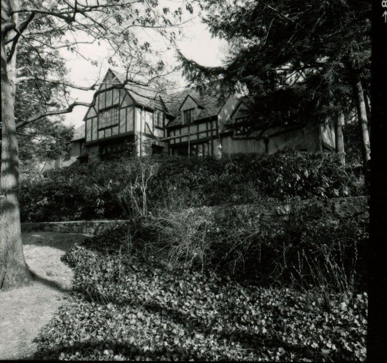          32 Windermere Terrace, Short Hills picture number 1
   