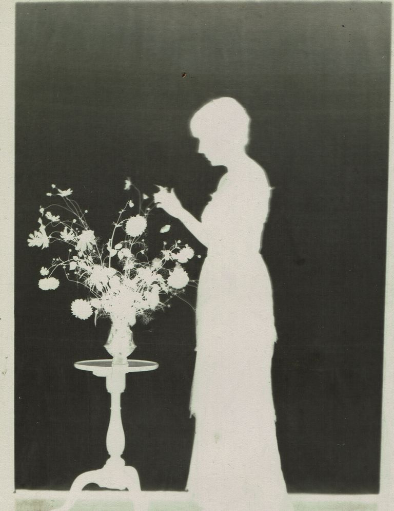          Hartshorn: Cora Hartshorn Silhouette, 1914 picture number 1
   