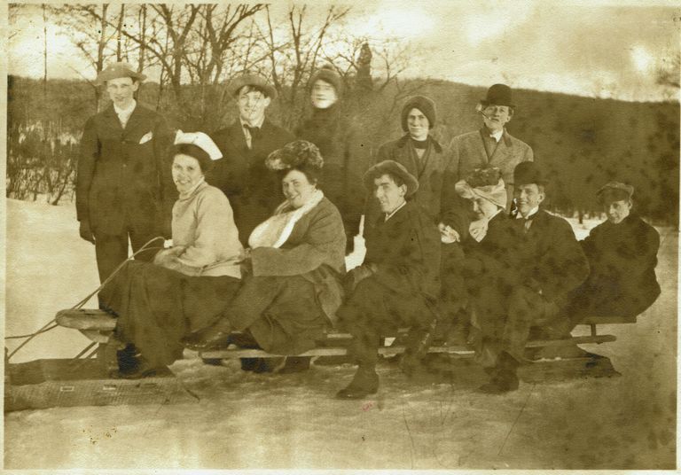          Bobsled Racing in Short Hills, 1905 picture number 1
   