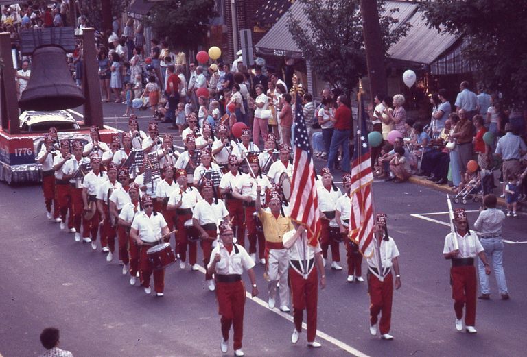          July 4: Shriners in American Bicentennial Parade, 1976 picture number 1
   