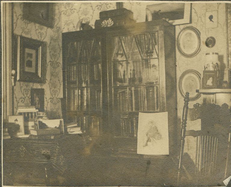          Kellogg: Bookcase Corner in Kellogg Parlor, 1900 picture number 1
   