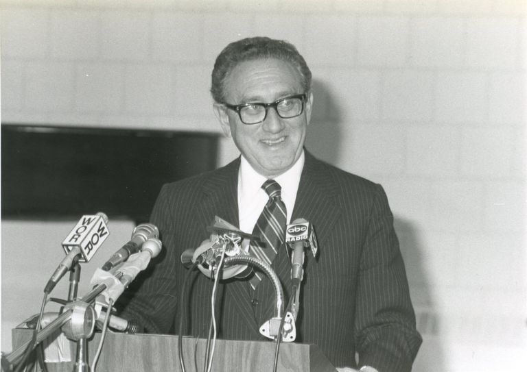          Library: Henry Kissinger Fund-Raising Program at Millburn Library, 1978 picture number 1
   