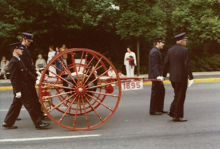          Memorial Day Parade Millburn, 1976 picture number 1
   