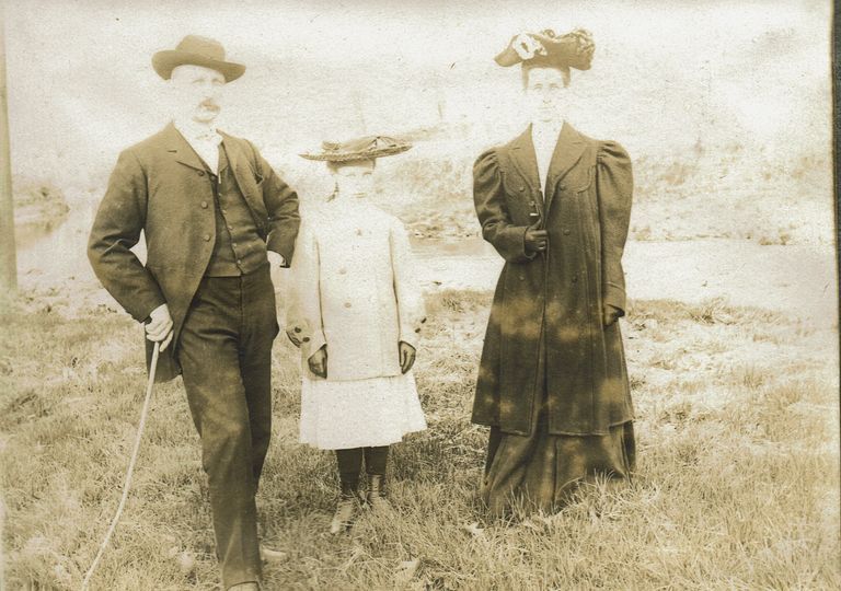          Marshall-Schmidt Album: Frank, Margaret and Elizabeth Schmidt Marshall picture number 1
   