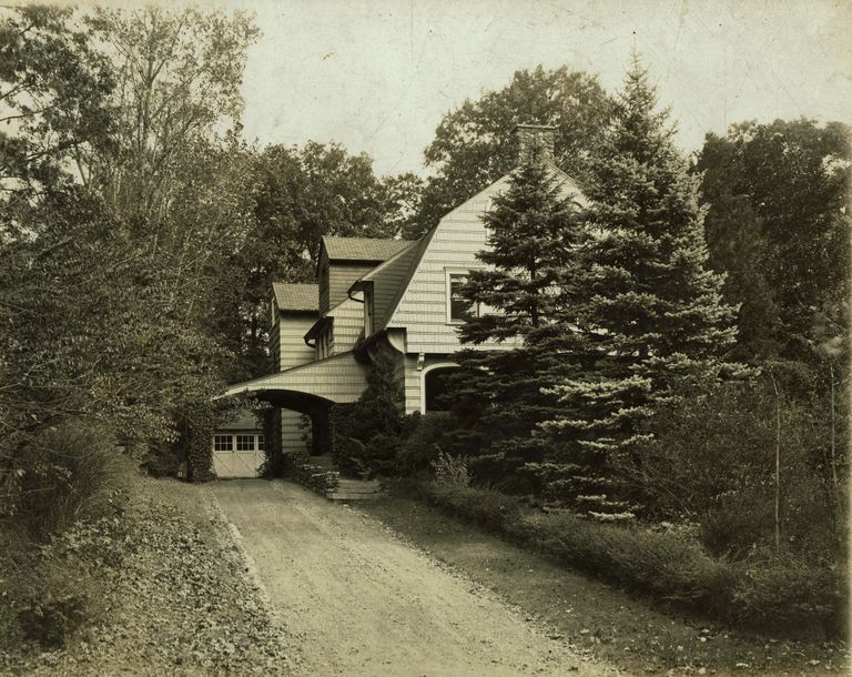          325 Hobart Avenue, c. 1909 picture number 1
   