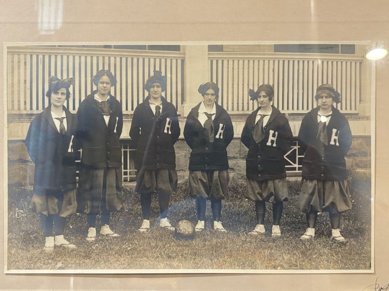          Bosworth: Bessie Bosworth ESC Hospital Basketball Team, 1913-1914 picture number 1
   