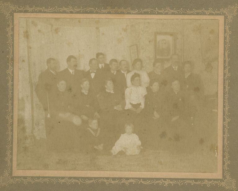          Bosworth: Unidentified Family Photograph picture number 1
   