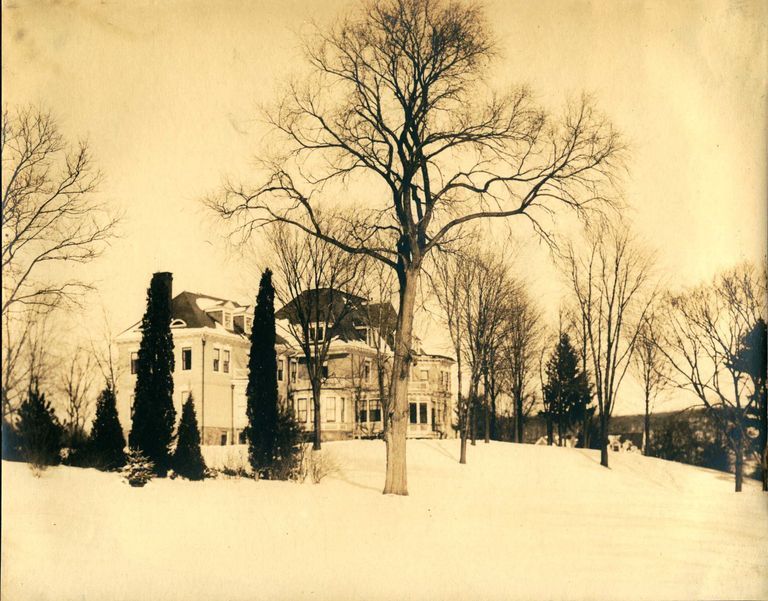          Hartshorn Photo Album Short Hills: Hartshorn Residence in Winter picture number 1
   