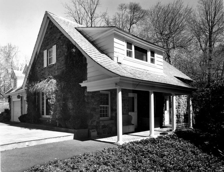          Architect: Arthur Nash; Colonial Revival style
   