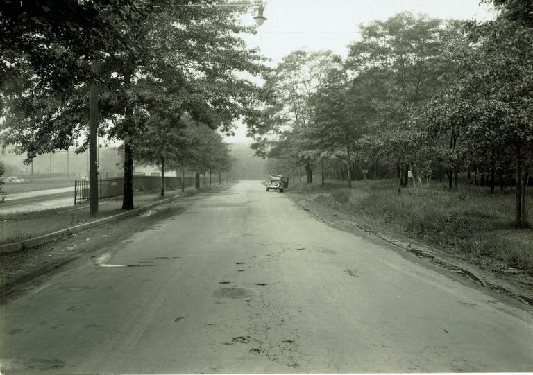          Glen Avenue Facing West, 1935 picture number 1
   