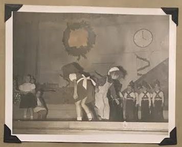          Glenwood Scrapbook: Christmas Play picture number 1
   