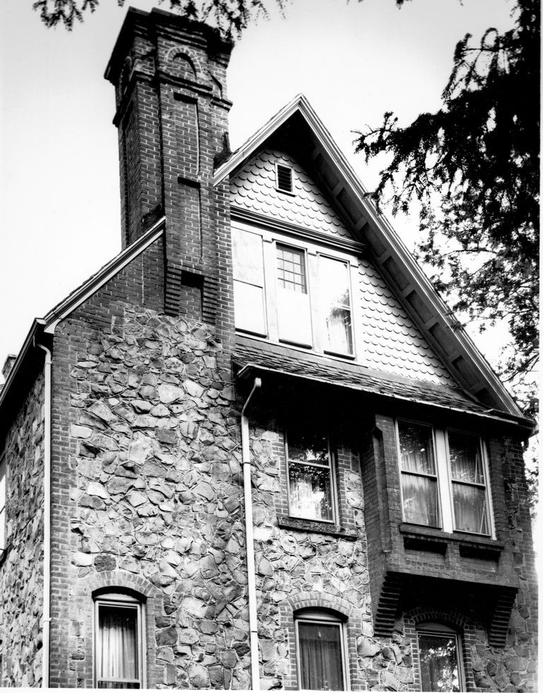          Architect: William Halsey Wood; Shingle Style
   