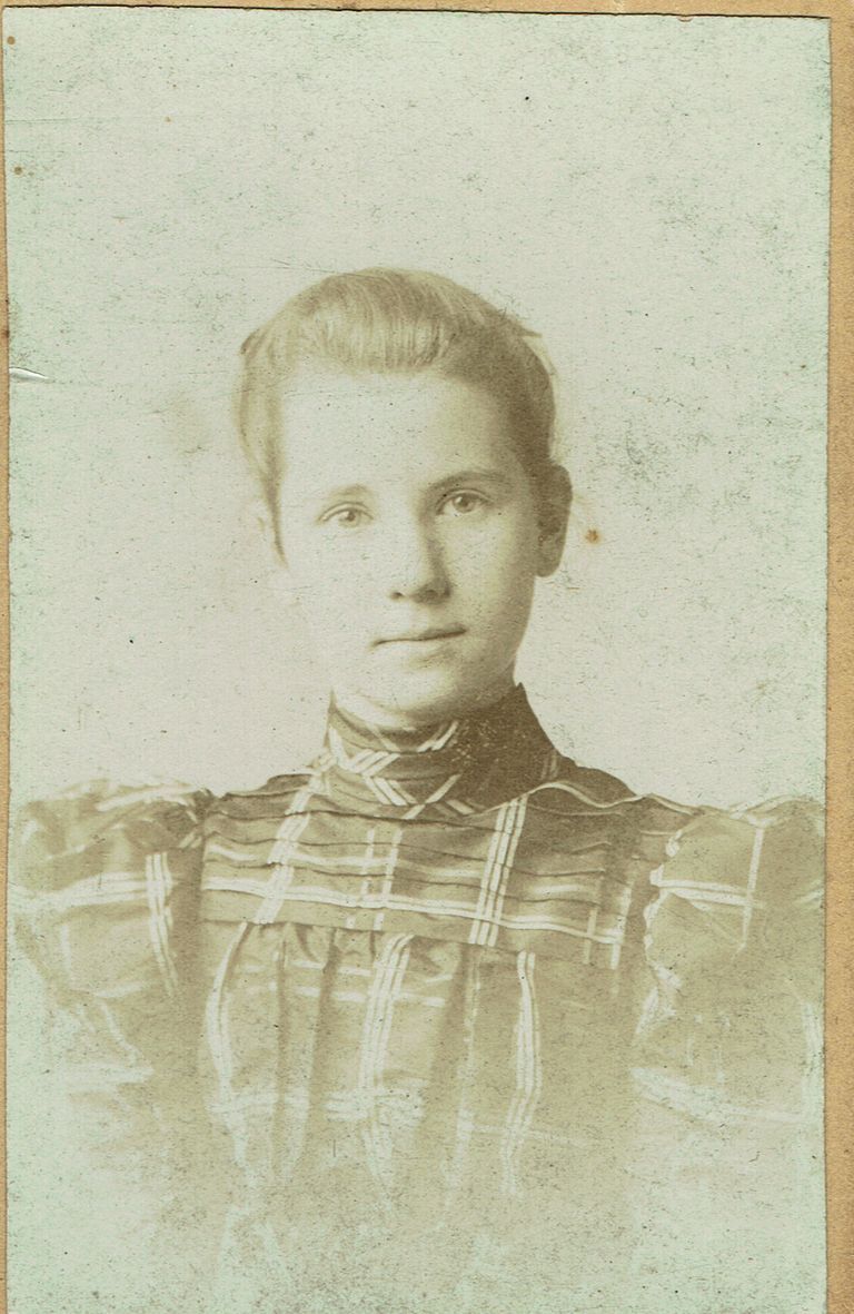          Blood: Emilie Hill, c. 1898 picture number 1
   