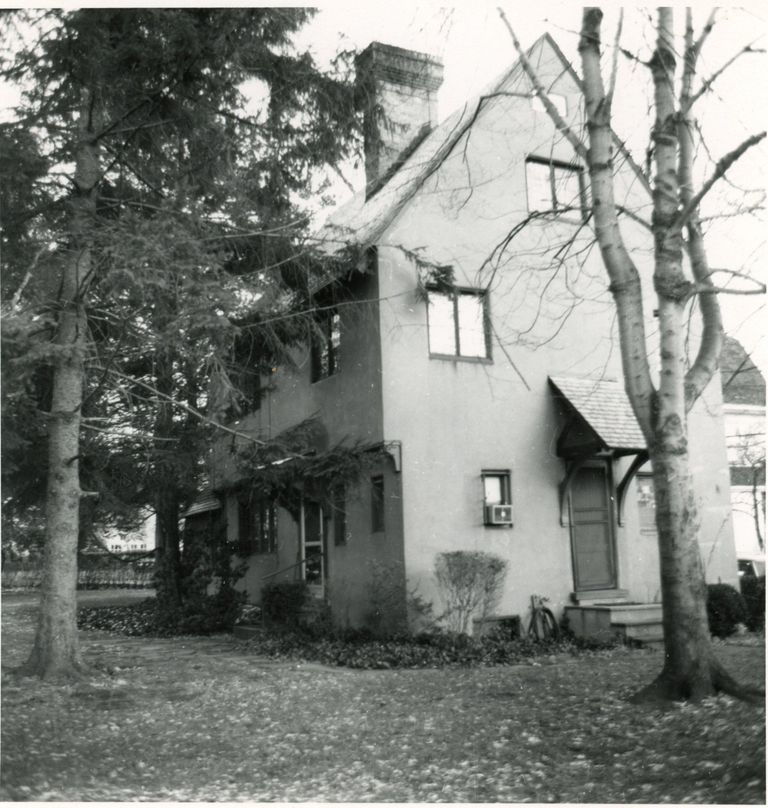          52 Linden Street, Krys-Kryngle Cottage picture number 1
   