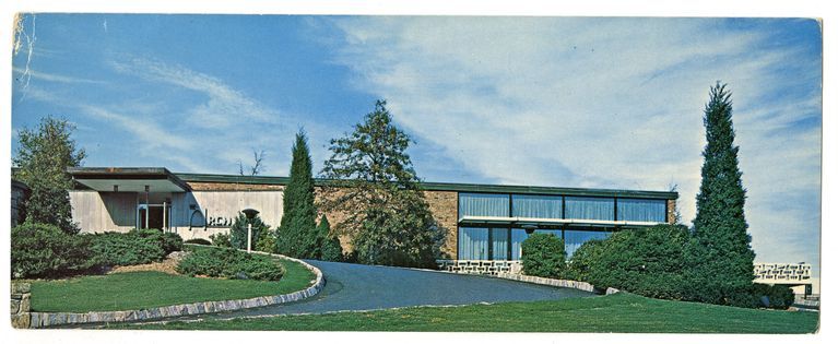          9 Inch Postcard; The Arch, 840 Morris & Essex Turnpike, Short Hills, NJ
   