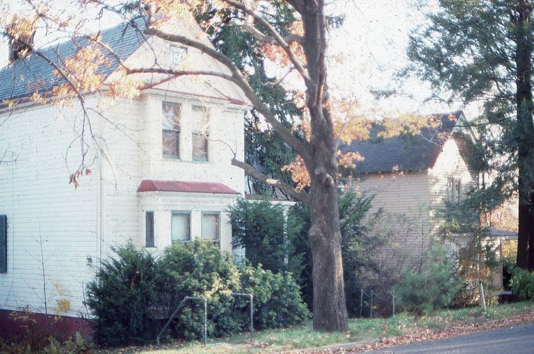          90 Myrtle Avenue, Millburn, 1988 picture number 1
   