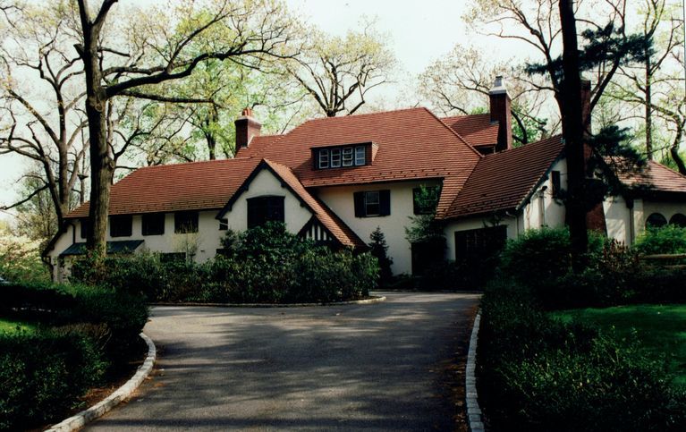         Front View up the Driveway
   