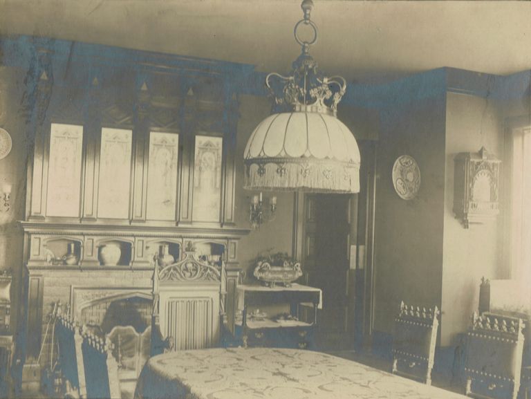          Hartshorn: 18 Crescent Place, Dining Room, c. 1898 picture number 1
   