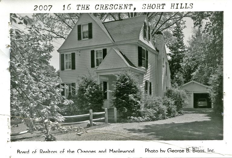          16 The Crescent, Short Hills picture number 1
   