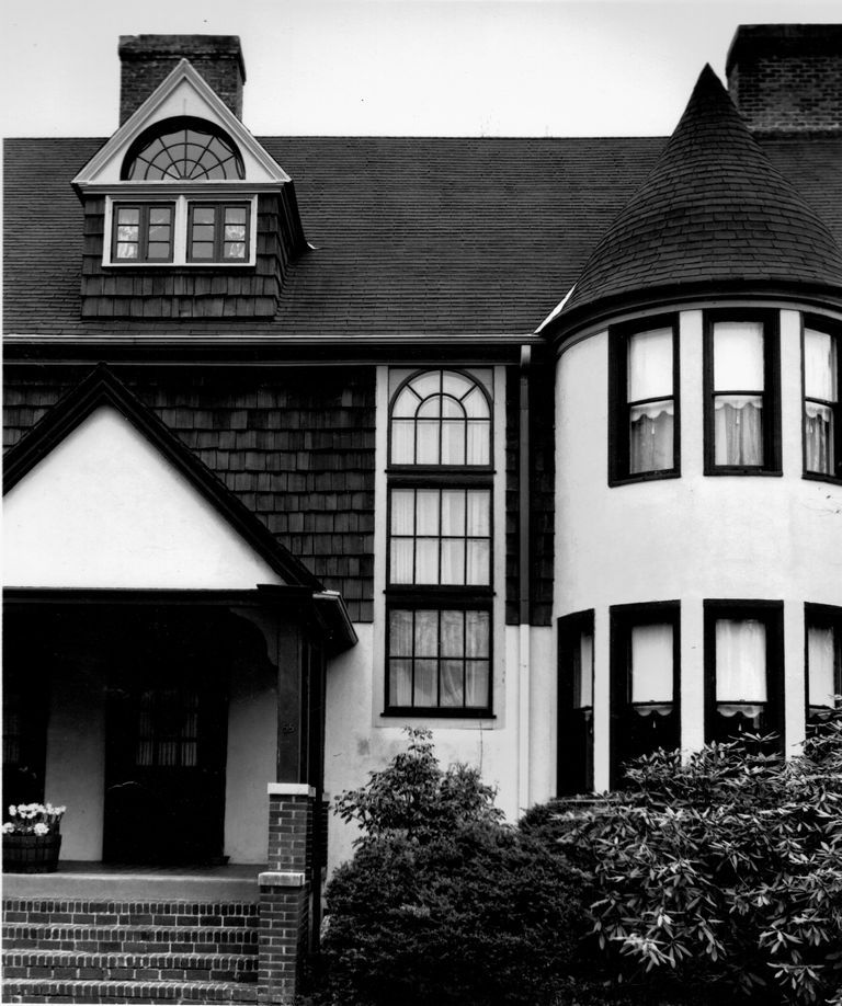          Hartshorn House #40; Shingle Style
   