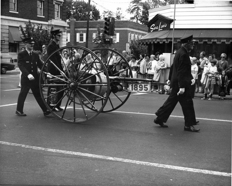          1976 Memorial Day Parade Millburn picture number 1
   