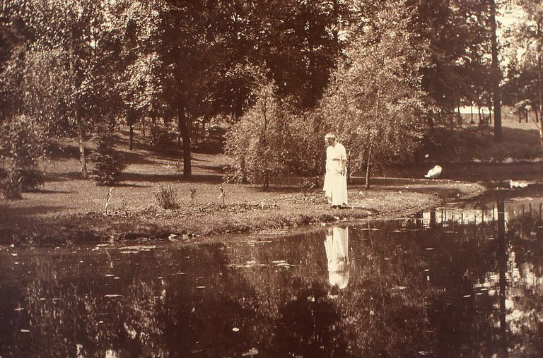          Hartshorn: Joanna Hartshorn Near the Pond picture number 1
   