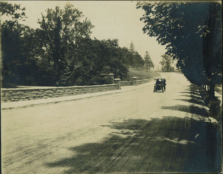          Hobart Avenue with Automobile picture number 1
   