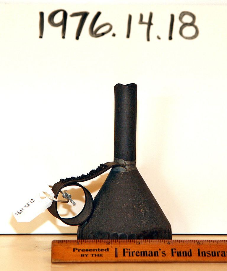          Kahn Collection: Funnel picture number 1
   