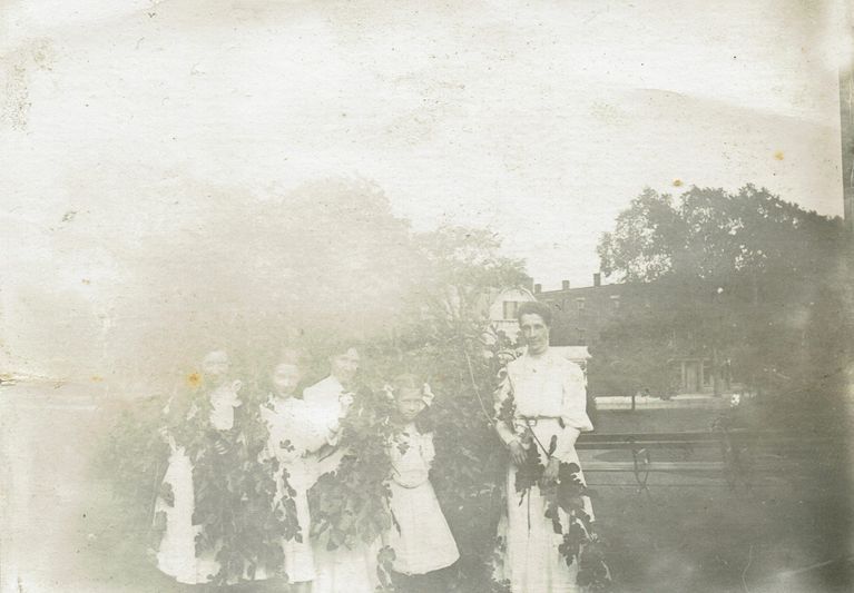          Marshall-Schmidt Album: Elizabeth Schmidt-Marshall and 4 Females picture number 1
   
