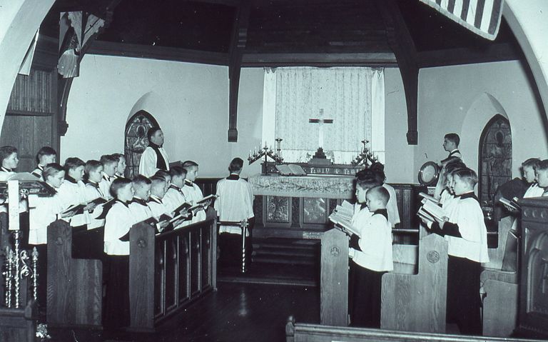          Christ Church: Interior of Christ Church featuring the Junior Choir, prior to 1951 picture number 1
   