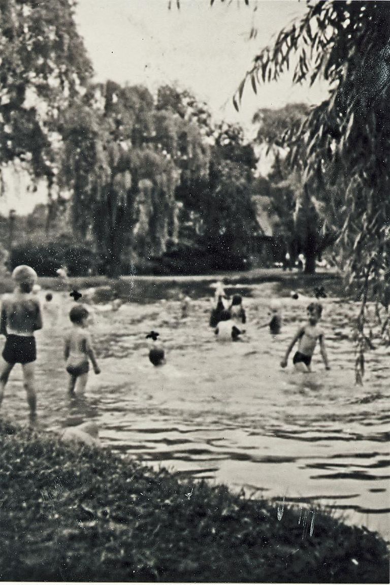          Boegershausen: Paul Boegershausen playing at Taylor Park pond, 1946 picture number 1
   