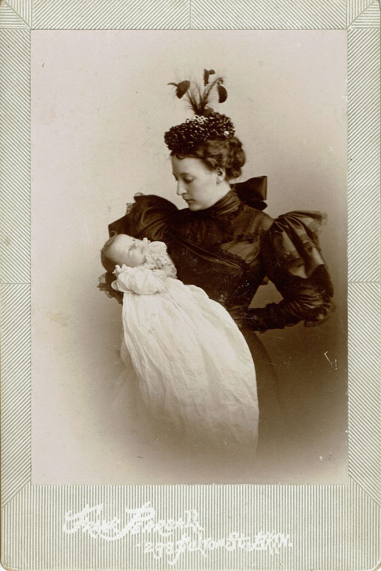          Kellogg: Fashionable Woman (Unidentified) Holding a Baby, c. 1890s picture number 1
   