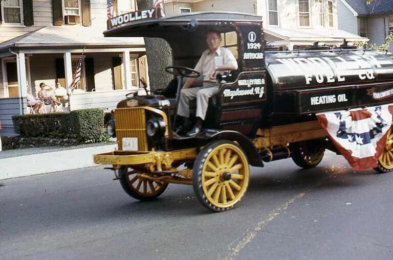          July 4: Woolley Fuel Truck in American Bicentennial Parade, 1976 picture number 1
   