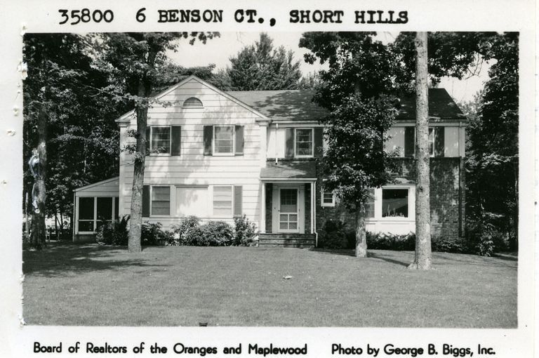          6 Benson Court, Short Hills picture number 1
   