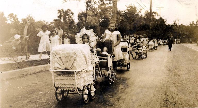          July 4: Baby Parade, Millburn, 1930 picture number 1
   