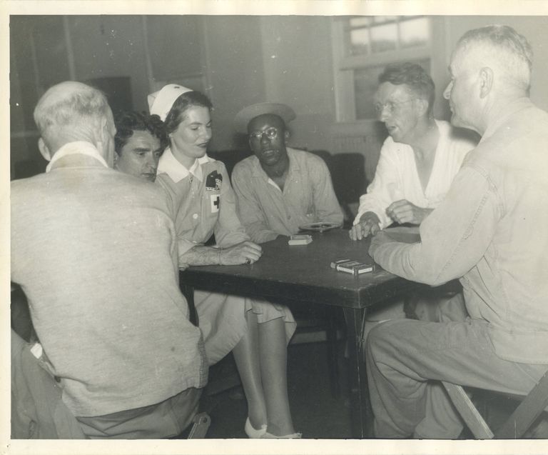          Red Cross: Card game picture number 1
   