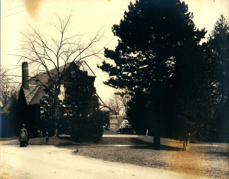          Hartshorn Photo Album Short Hills: Woman and Child Near Music Hall picture number 1
   