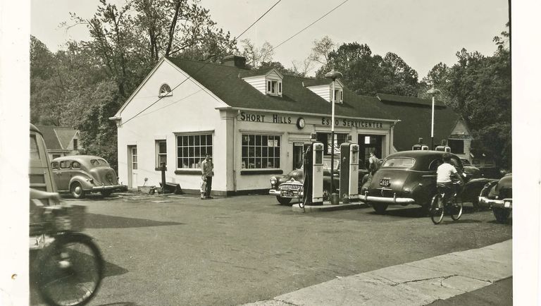          Esso Station, Chatham Road, Short Hills, 1950s picture number 1
   