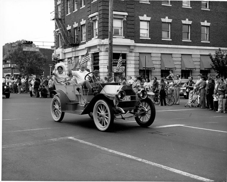          Memorial Day Parade Millburn, 1976 picture number 1
   
