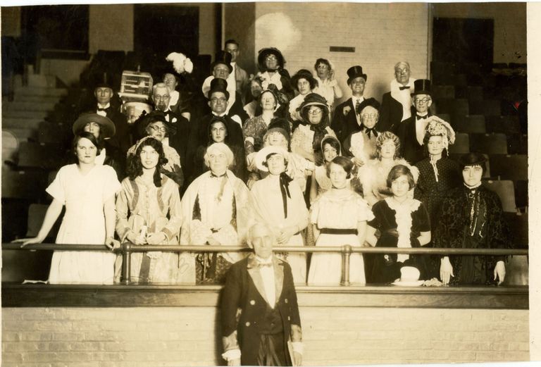          Mangold: Theatrical Performance Photographs picture number 1
   