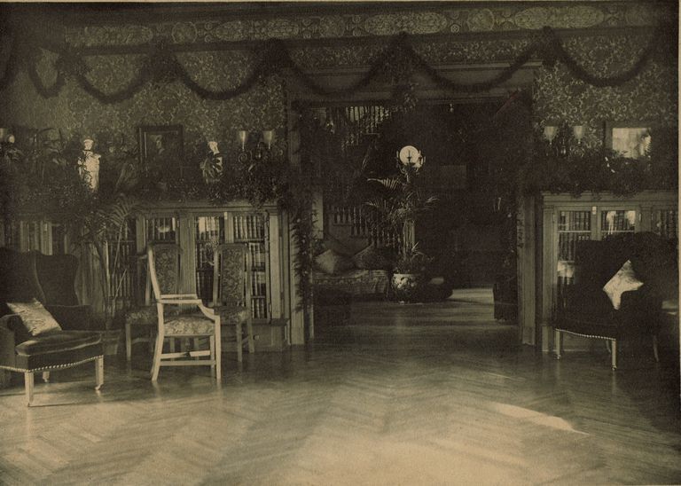          Hartshorn: 18 Crescent Place, Interior, c. 1898 picture number 1
   