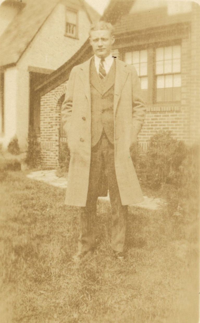          Mangold: William Franklin Mangold outside 60 Whittingham Terrace picture number 1
   