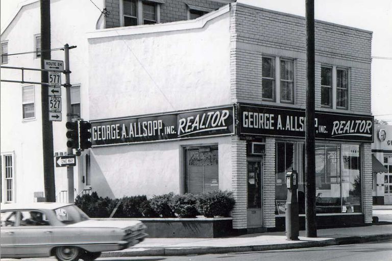          27 Main Street, George Allsopp, Inc. Realtor picture number 1
   