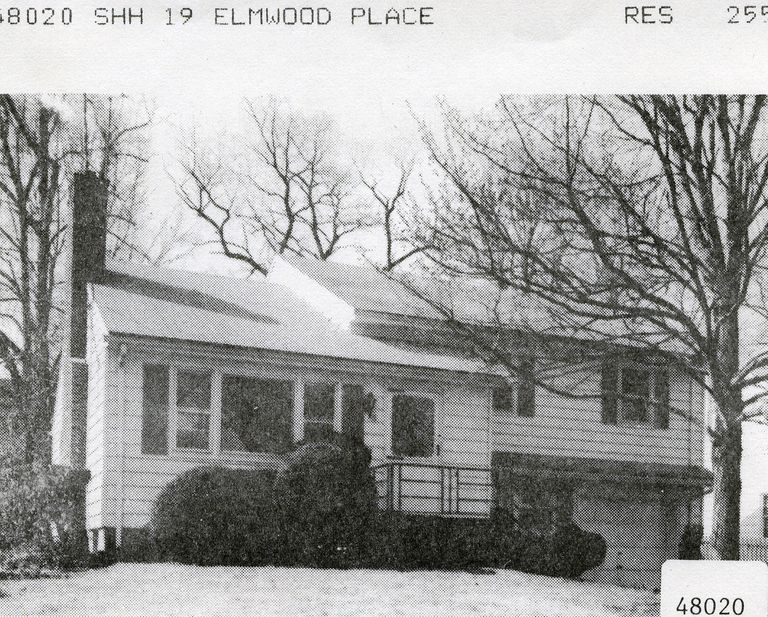          19 Elmwood Place Short Hills picture number 1
   